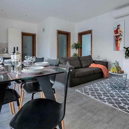 Stunning Penthouse Roof Terrace & Communal Swimming Pool 세인트폴스베이 외부 사진