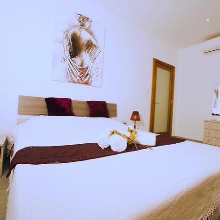 Stunning Penthouse Roof Terrace & Communal Swimming Pool 세인트폴스베이 외부 사진