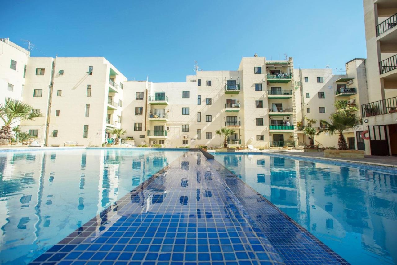 Stunning Penthouse Roof Terrace & Communal Swimming Pool 세인트폴스베이 외부 사진
