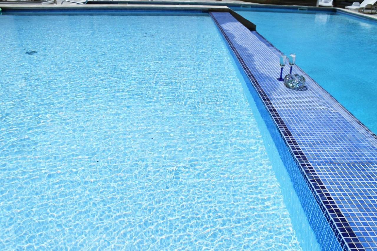 Stunning Penthouse Roof Terrace & Communal Swimming Pool 세인트폴스베이 외부 사진