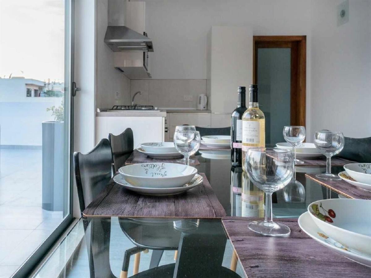 Stunning Penthouse Roof Terrace & Communal Swimming Pool 세인트폴스베이 외부 사진