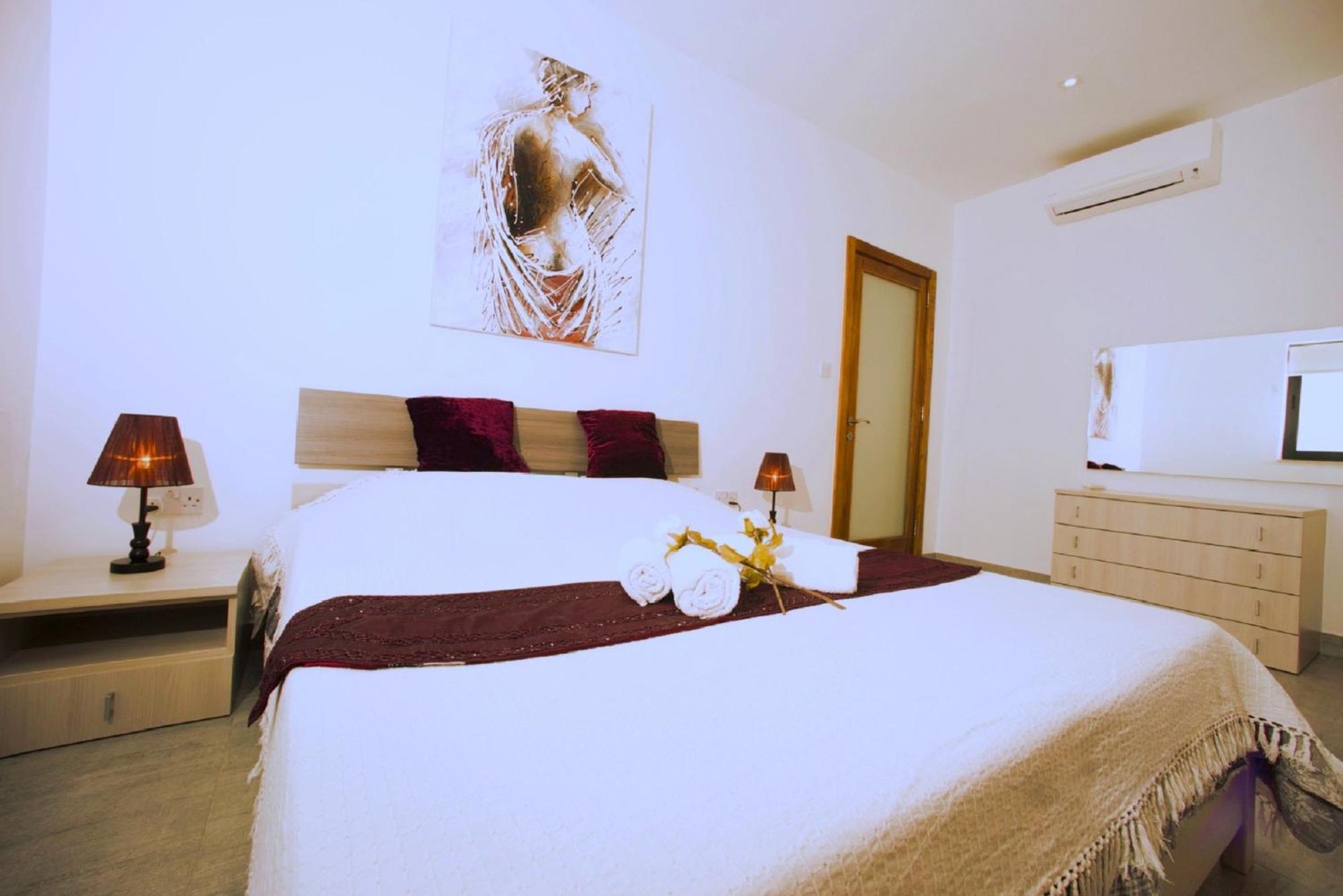 Stunning Penthouse Roof Terrace & Communal Swimming Pool 세인트폴스베이 외부 사진
